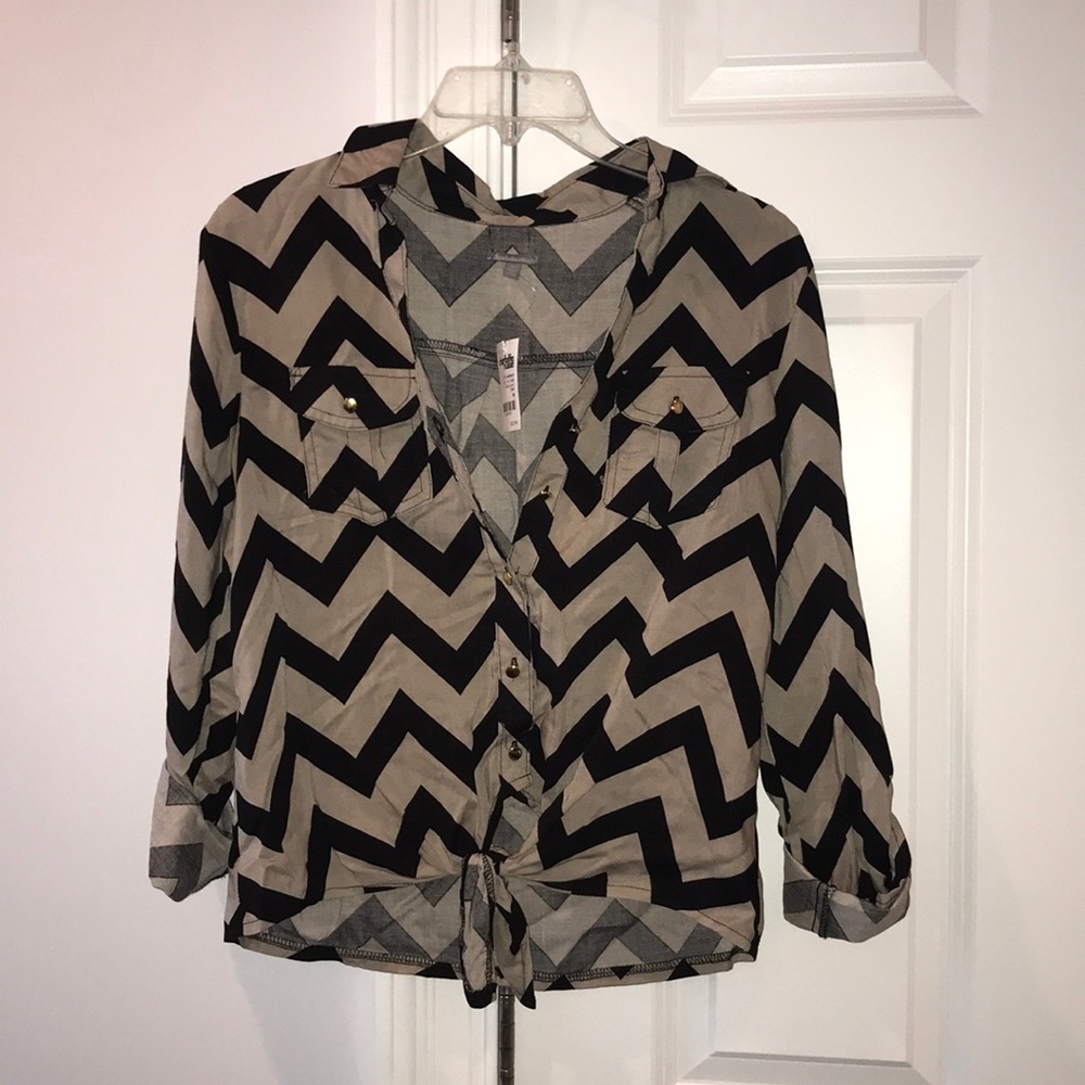 Top - Picture 2 of 2